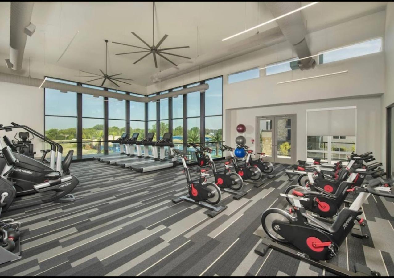 Cozy Retreat-Free Reserved Parking-Pool Addison Εξωτερικό φωτογραφία